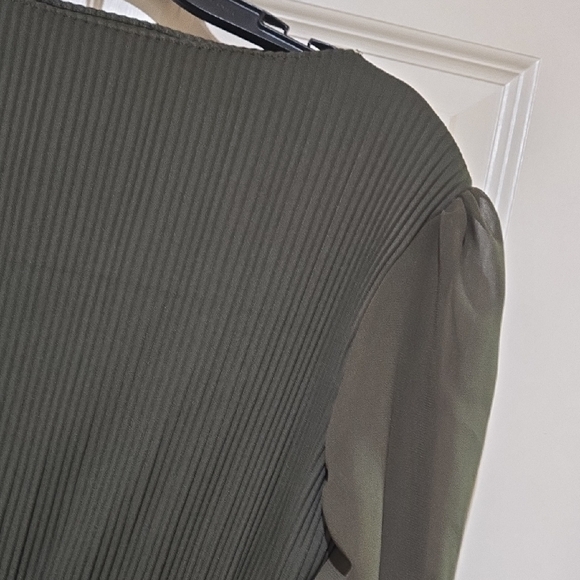 Elegant Black Long Sleeve Dress - Picture 3 of 6